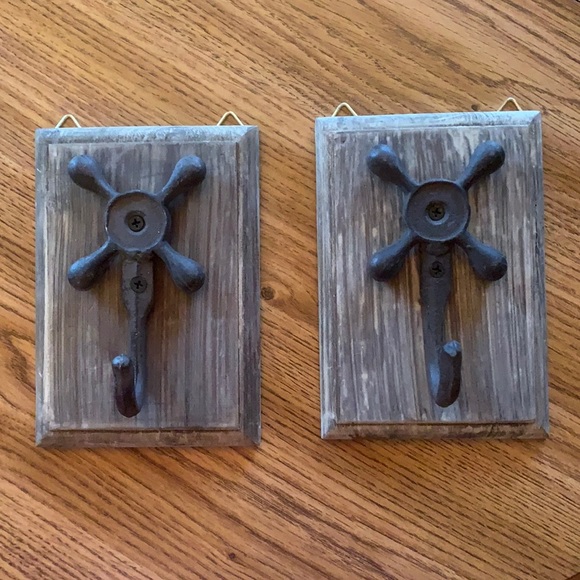 Pair of Farmhouse Style Towel/Wash Cloth Holders - Picture 2 of 3